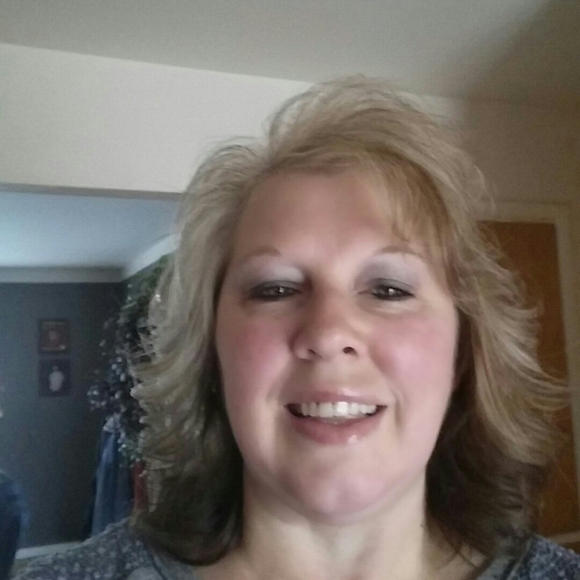 Meet your Posher, Lisa - Picture 1 of 1